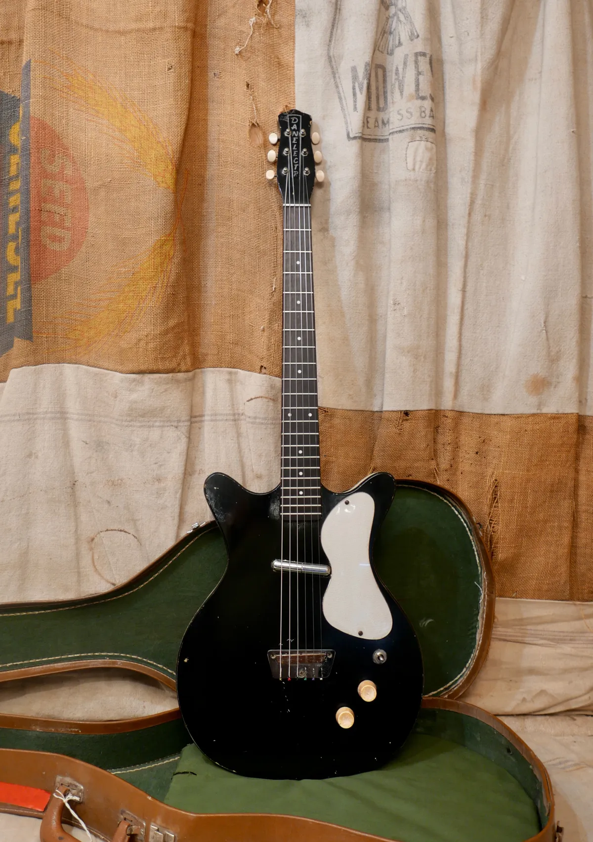 1960 Danelectro 3011 DC-1 Black - Gbase