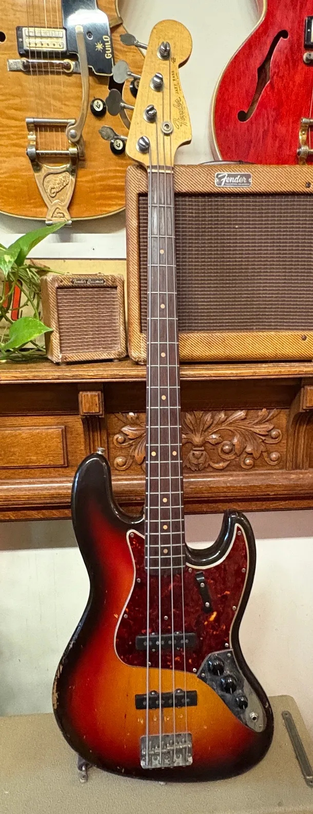 1962-fender-jazz-bass-sunburst