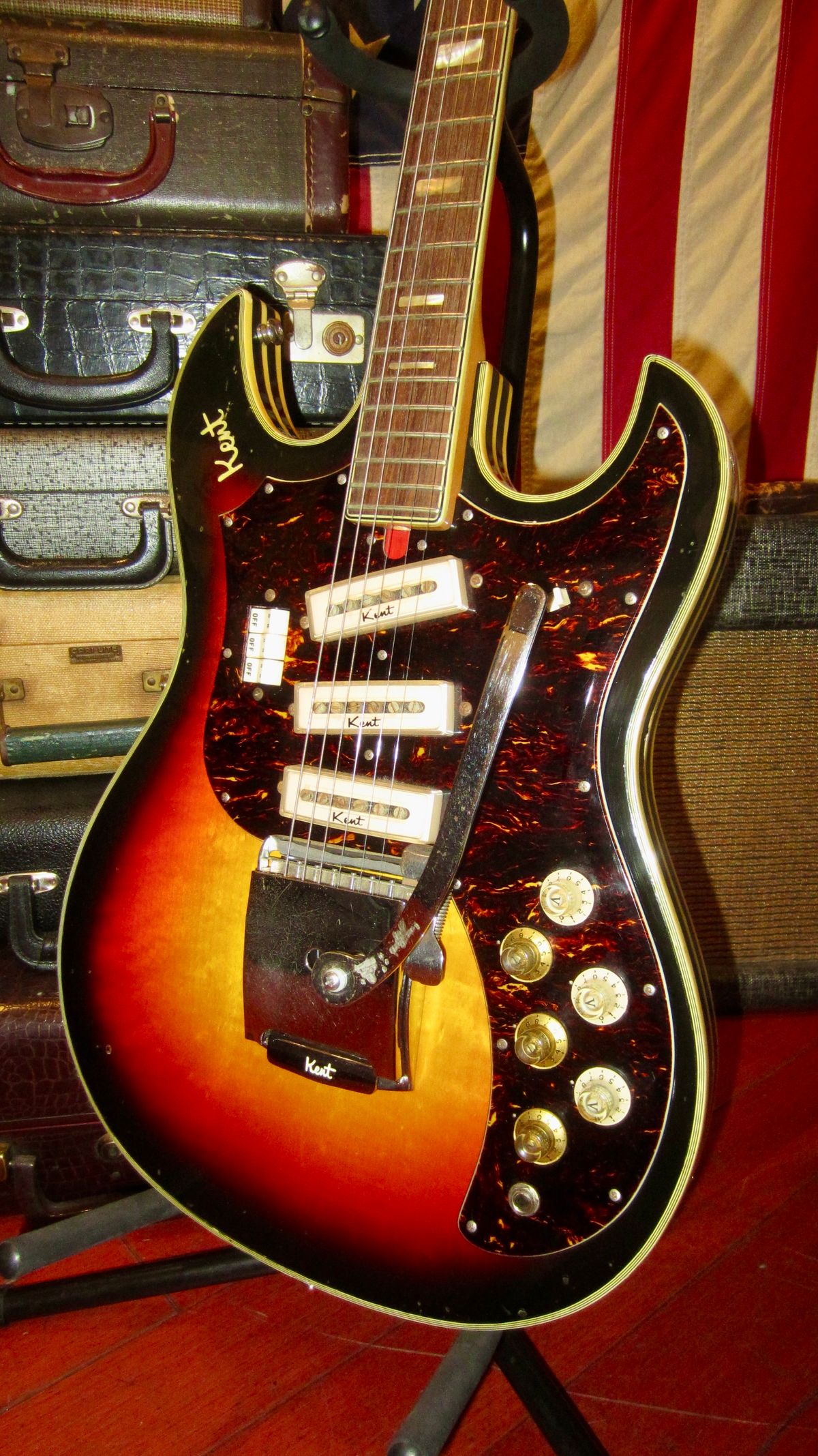 1965 Kent Model 741 Triple Pickup Sunburst - Gbase