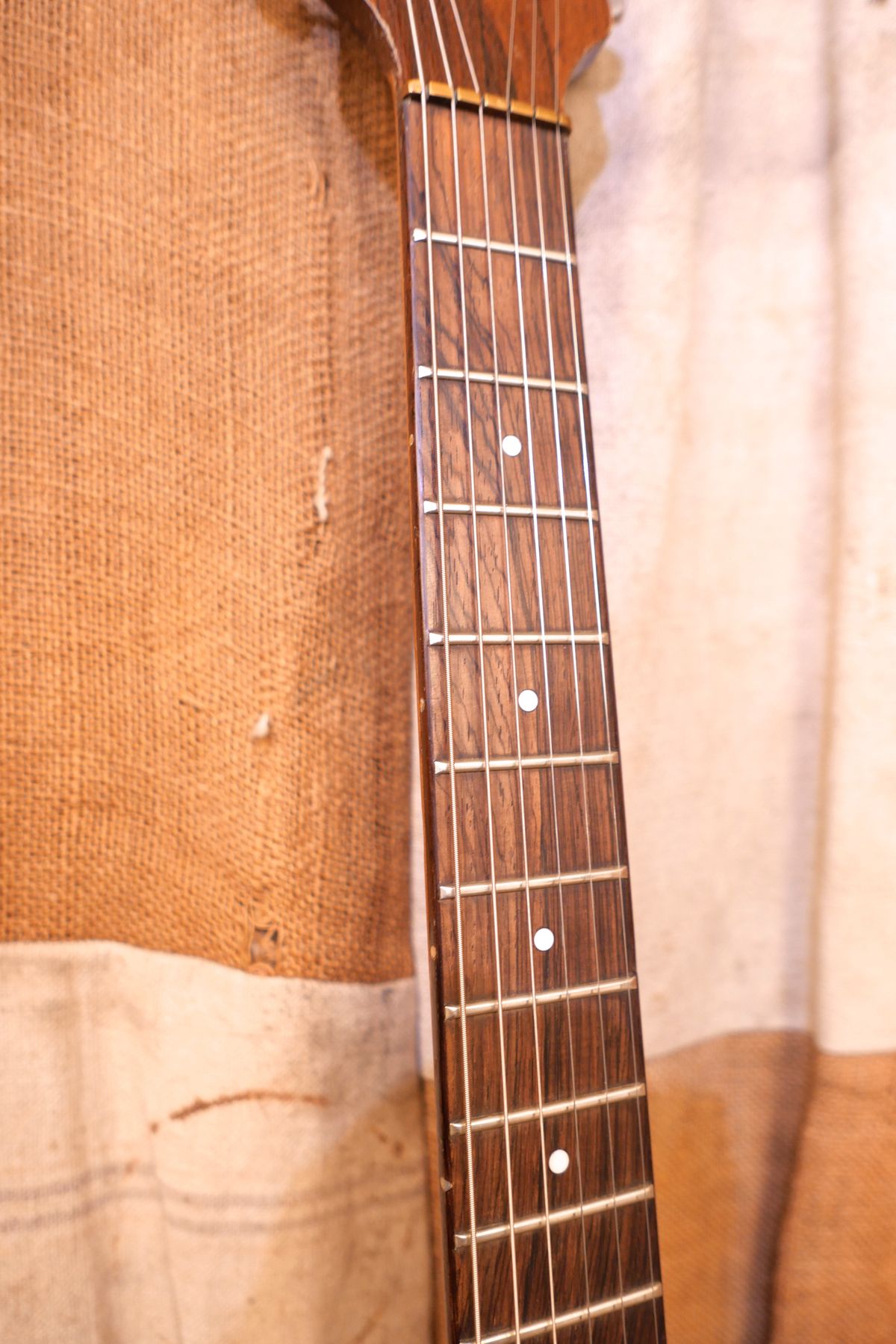 1968 Coral Danelectro Teardrop Sunburst > Guitars Electric Semi