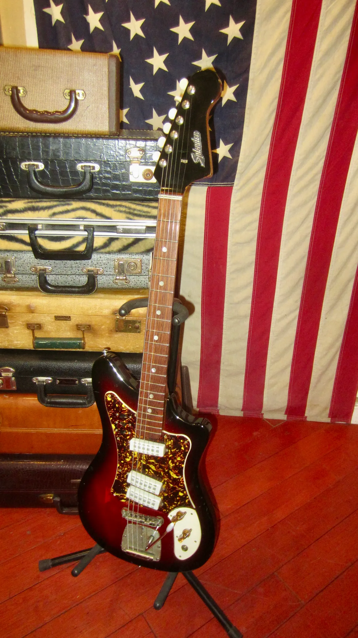 1968 Splendor Three Pickup Solidbody Electric Sunburst - Gbase