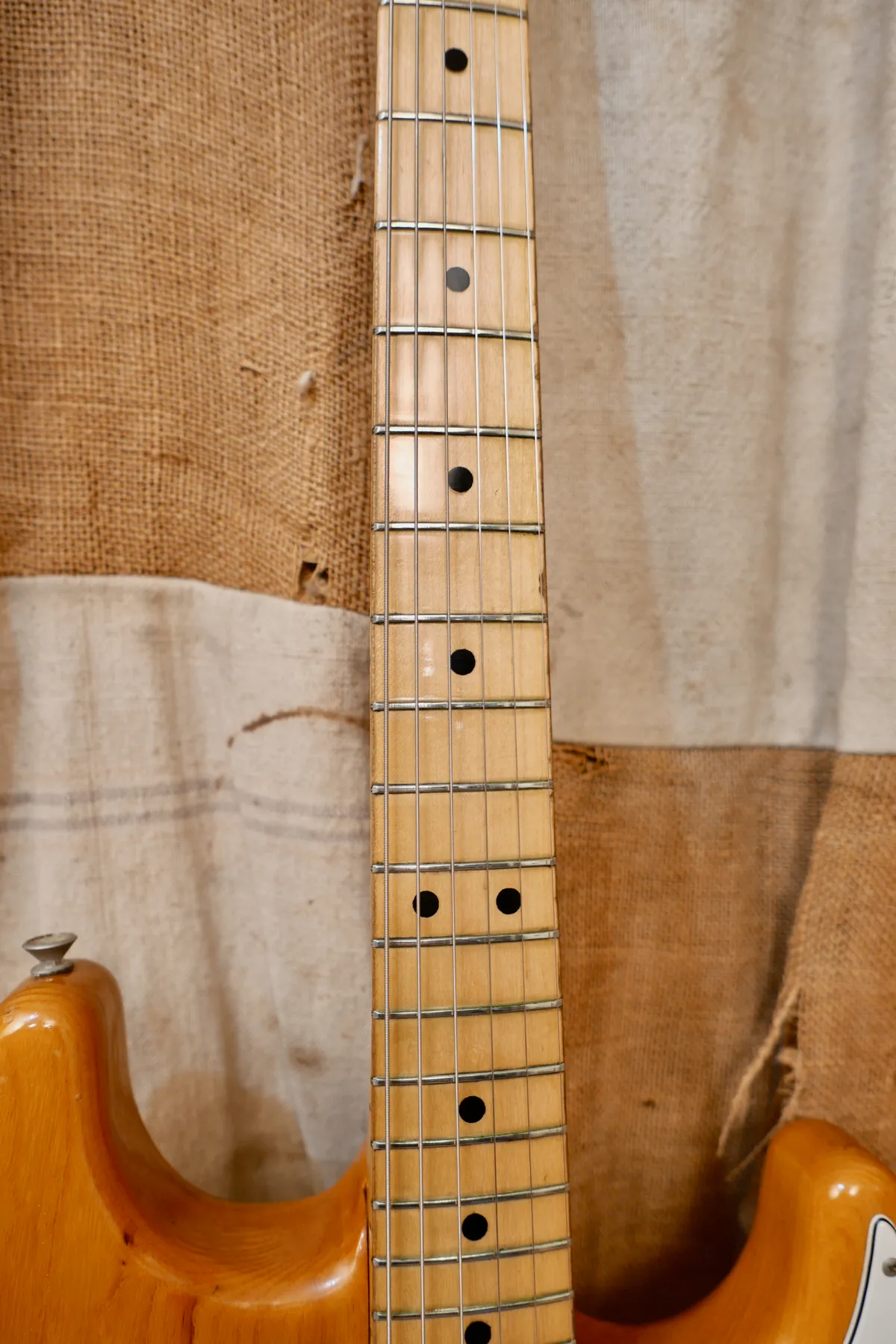 1974 Fender Stratocaster Natural > Guitars Electric Solid Body