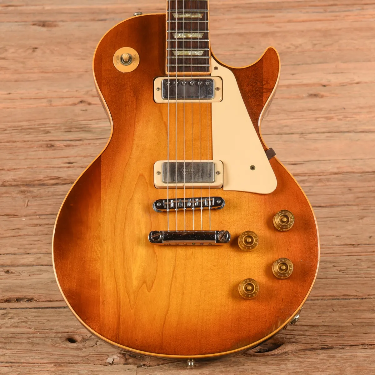 1976 Gibson Les Paul Les Paul Deluxe Gibson Les Paul Deluxe Gibson Vintage  Les Paul Deluxe Sunburst Sunburst > Guitars Electric Solid Body