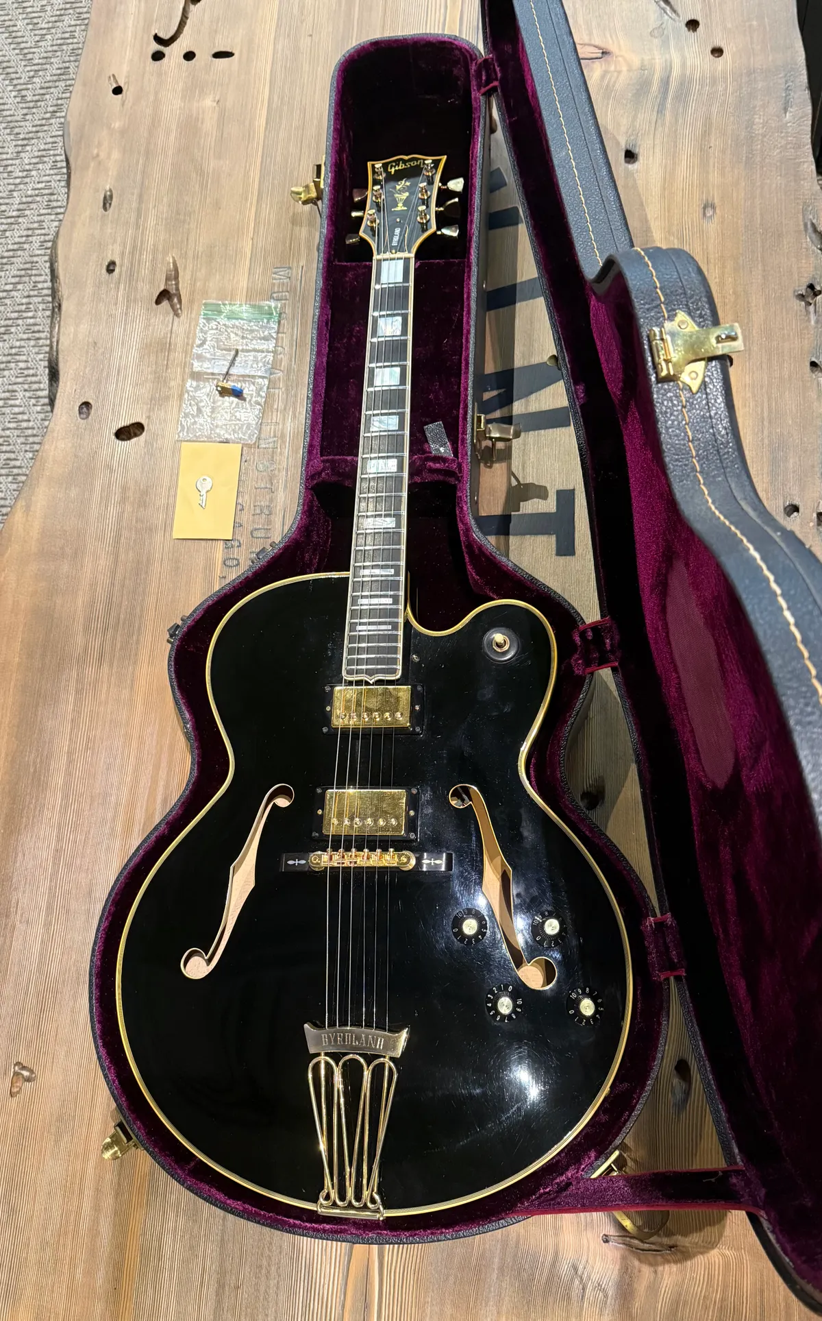 1977 Gibson Byrdland Factory Black - Gbase