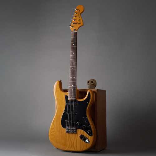 Fender Stratocaster 1979 ラージヘッド ハードテイル 1979 Fender Stratocaster Hardtail – No.Tom Guitars