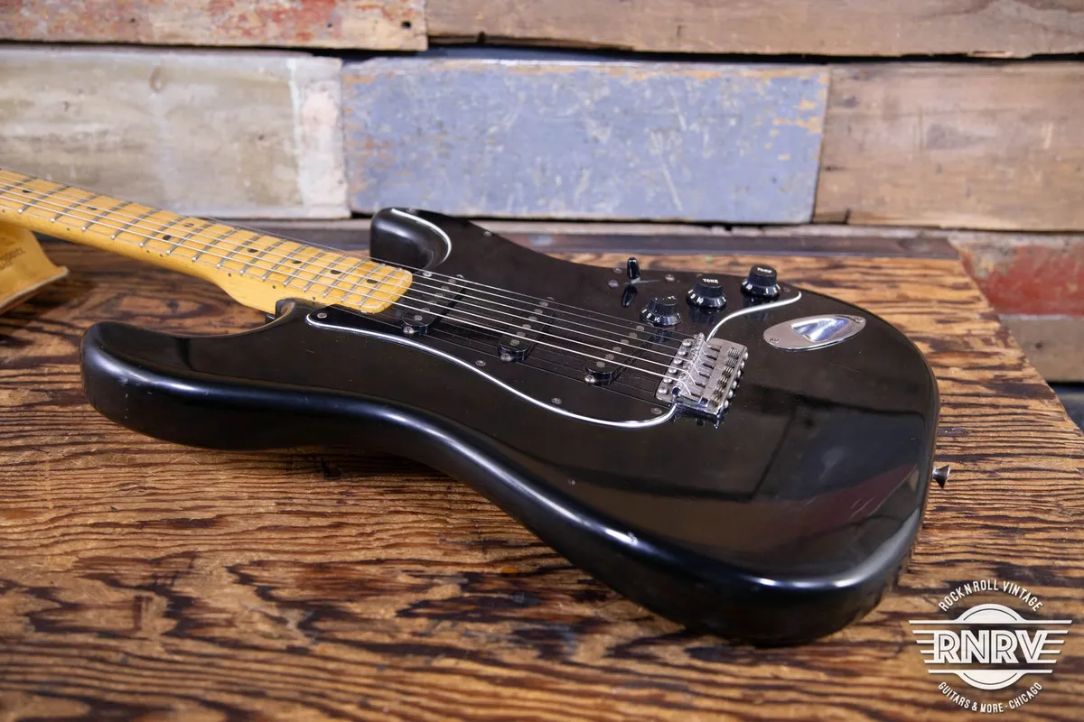 Fender USA Stratocaster 1979年 ブラック、メイプル Fender Stratocaster with Maple Fretboard 1979 - Black - Gbase