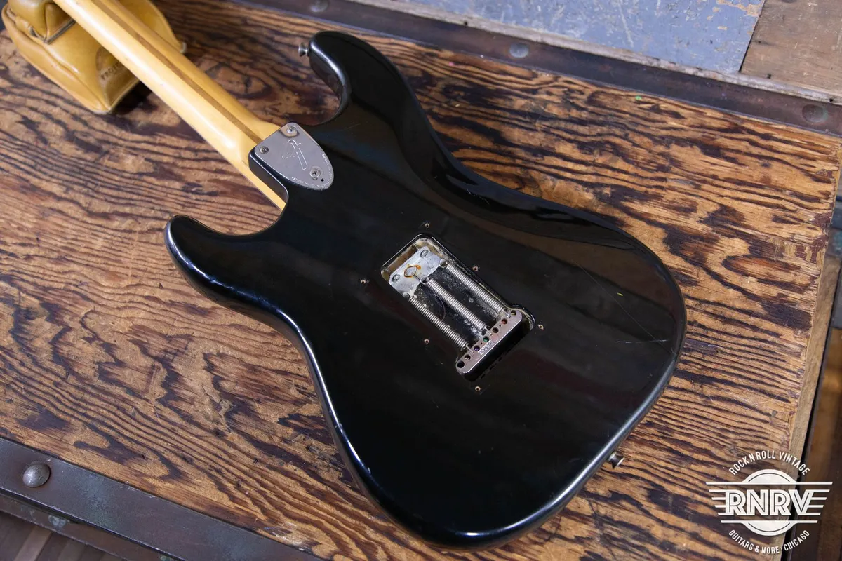Fender USA Stratocaster 1979年 ブラック、メイプル Fender Stratocaster with Maple Fretboard 1979 - Black - Gbase