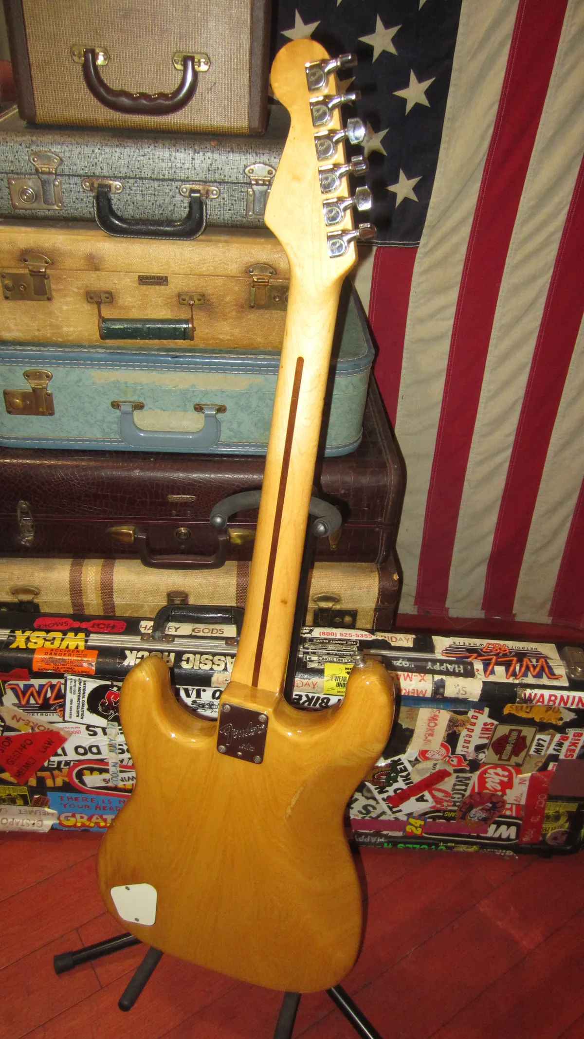 1983 Fender Elite Stratocaster Natural > Guitars Electric Solid Body