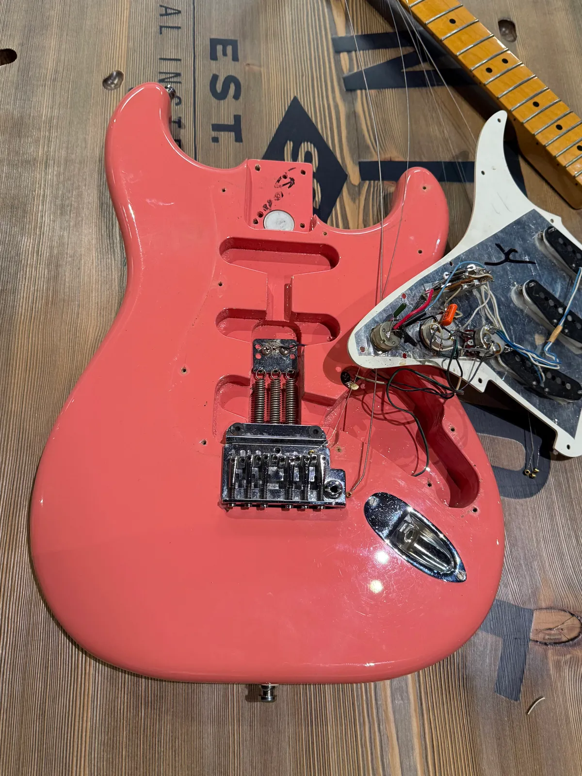1983 Fender Stratocaster Dan Smith Era Shell Pink - Gbase