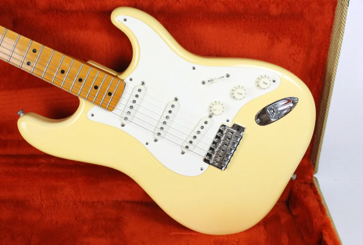 1984 Fender Stratocaster '57 AVRI Reissue White > Guitars Electric