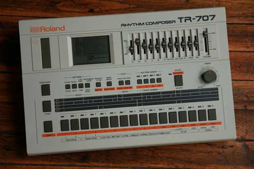 1987 Roland TR-707 Rhythm Composer Drum Machine w/ M-64C Memory