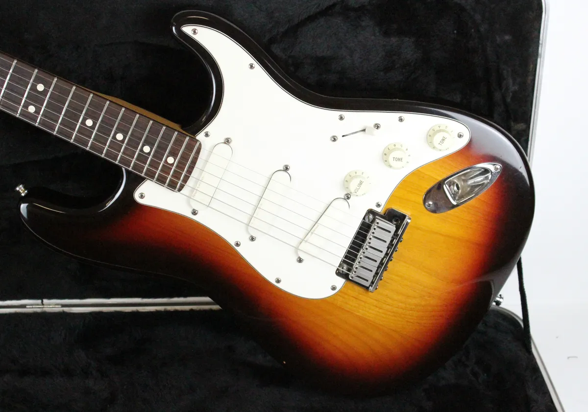 1989 Fender Stratocaster Plus Sunburst > Guitars Electric Solid