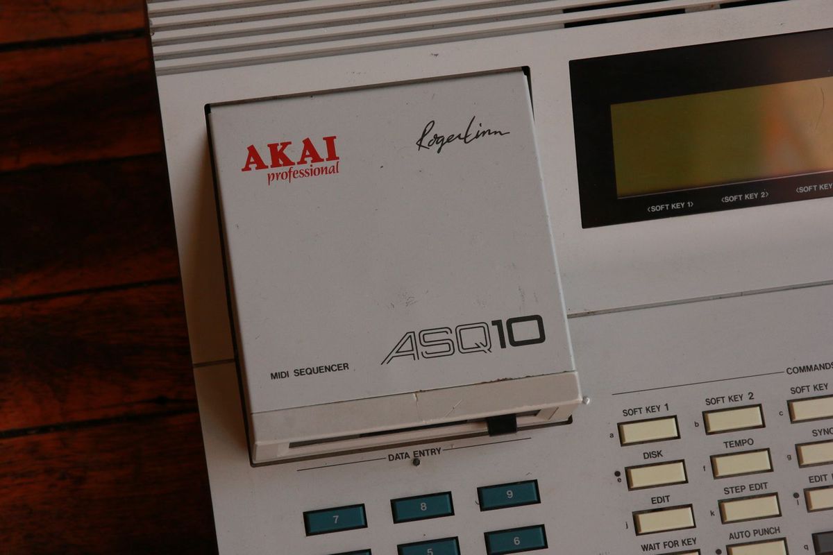 1990 Akai ASQ 10 Sequencer White > Keyboards | Rock n Roll