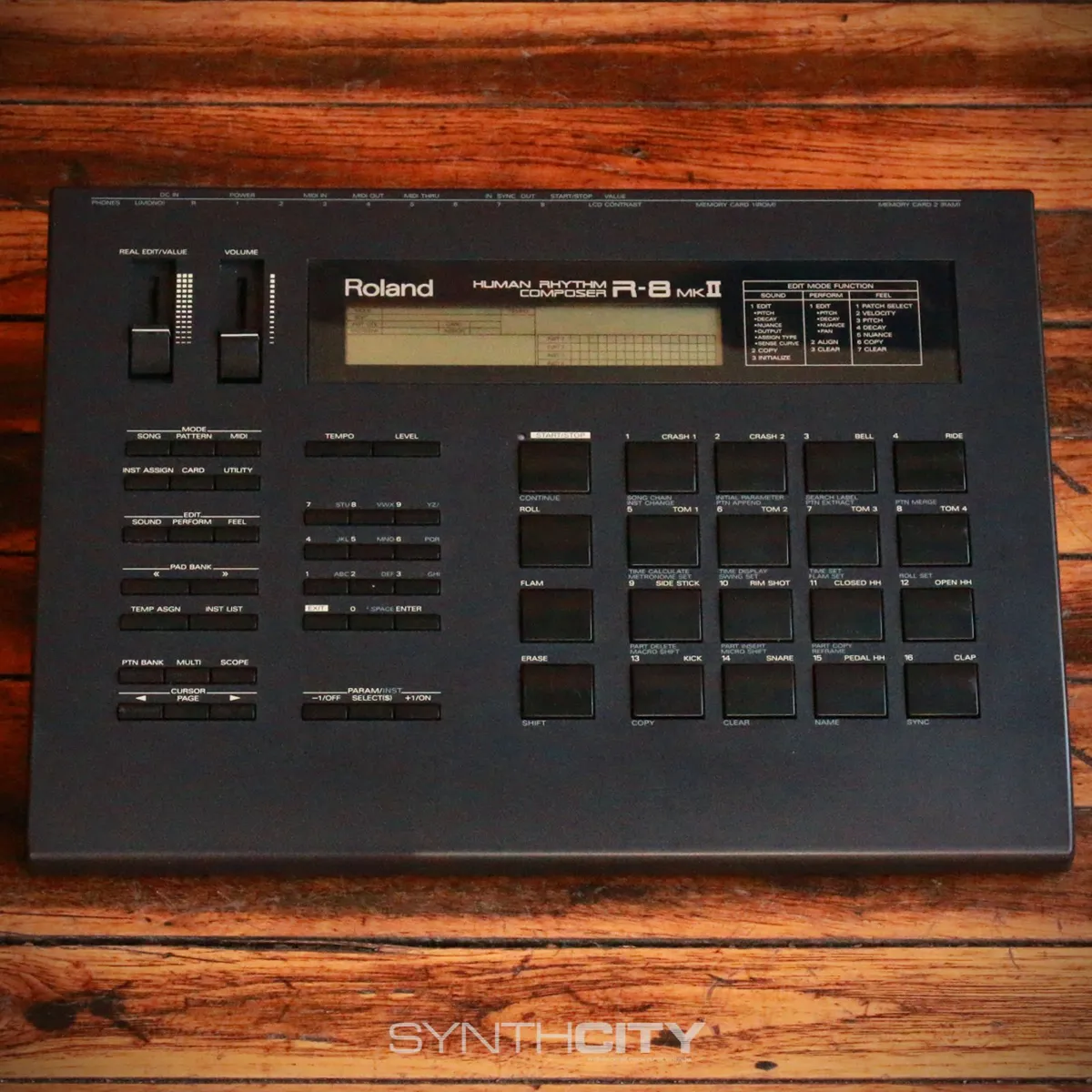 【レア品】RolandヒューマンリズムコンポーザーR-8 動作問題なし 1990 Roland R-8 MKII Human Rhythm Composer Black > Keyboards