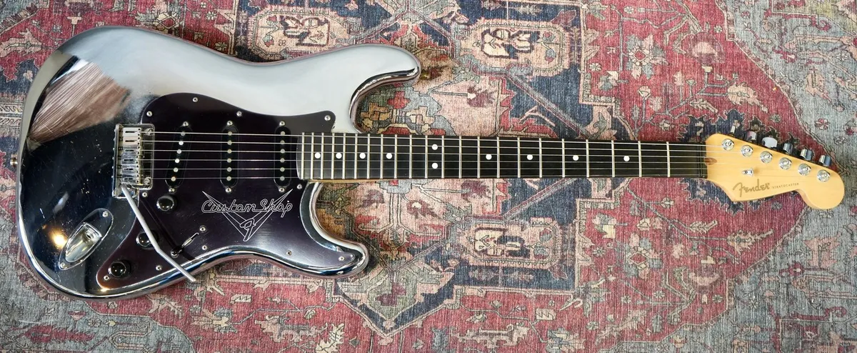 Fender '93 Chrome Strat (Autorized Dealer) - Gbase