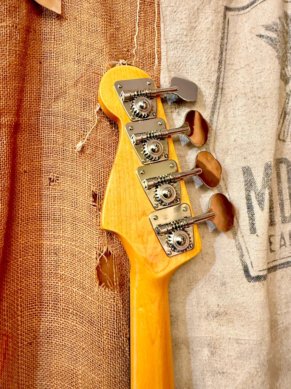 1999 Fender CIJ-MIJ '70 Reissue Precision Bass Vintage White - Gbase