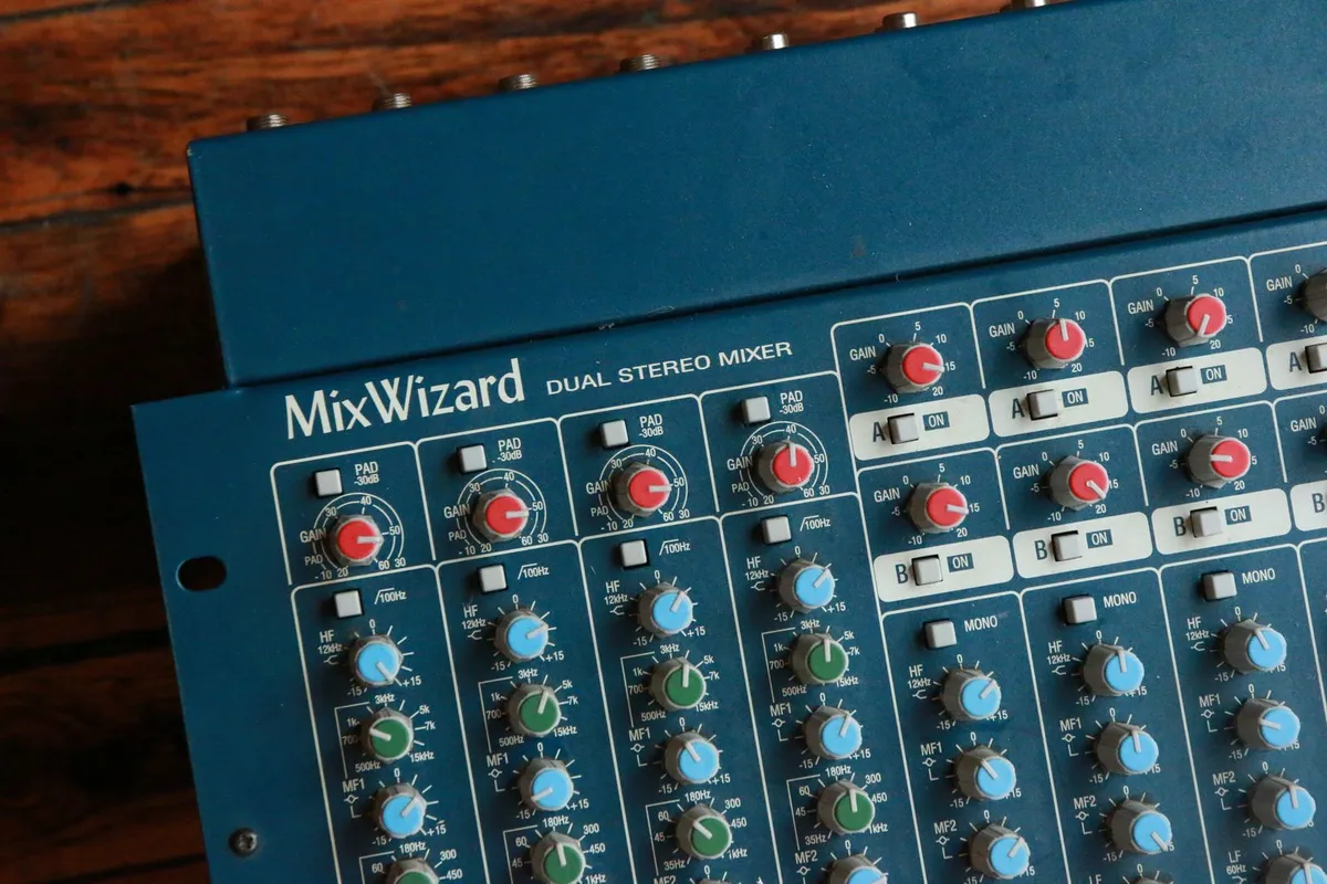 Allen & Heath MixWizard WZ 20S Dual Stereo Mixer 1999 - 2004
