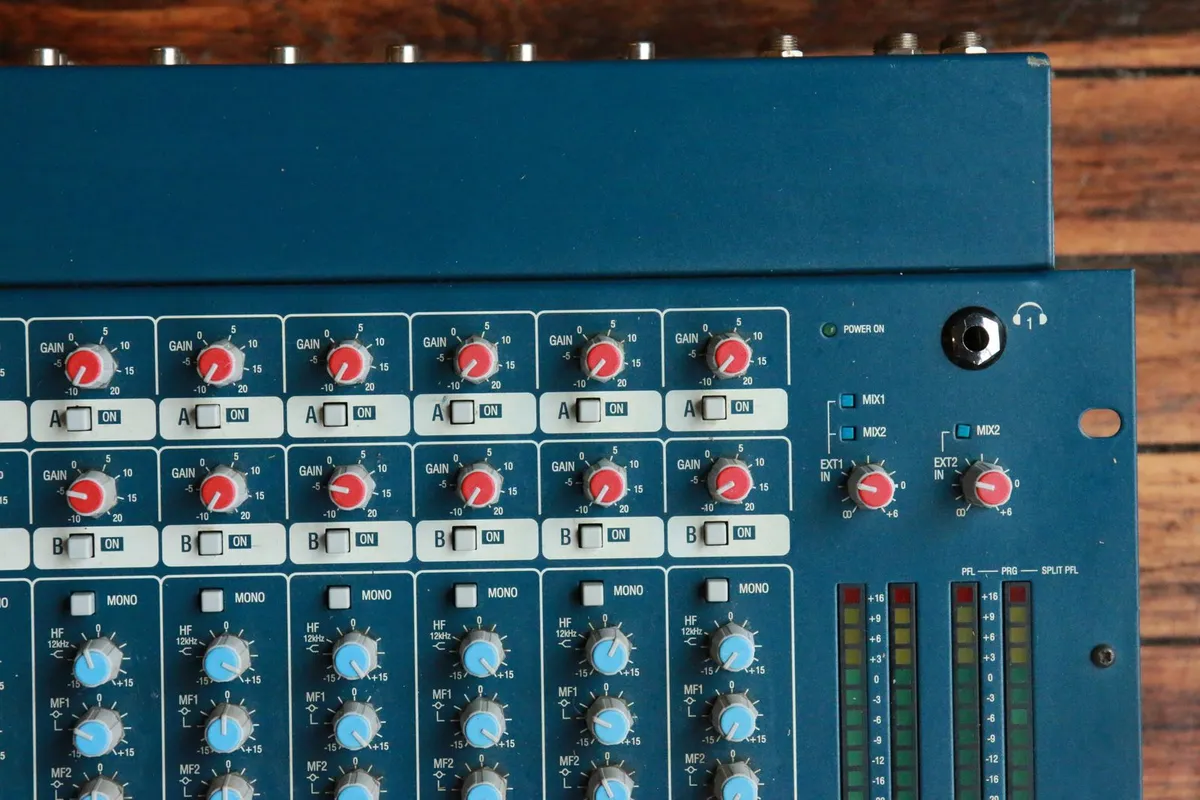 Allen & Heath MixWizard WZ 20S Dual Stereo Mixer 1999 - 2004
