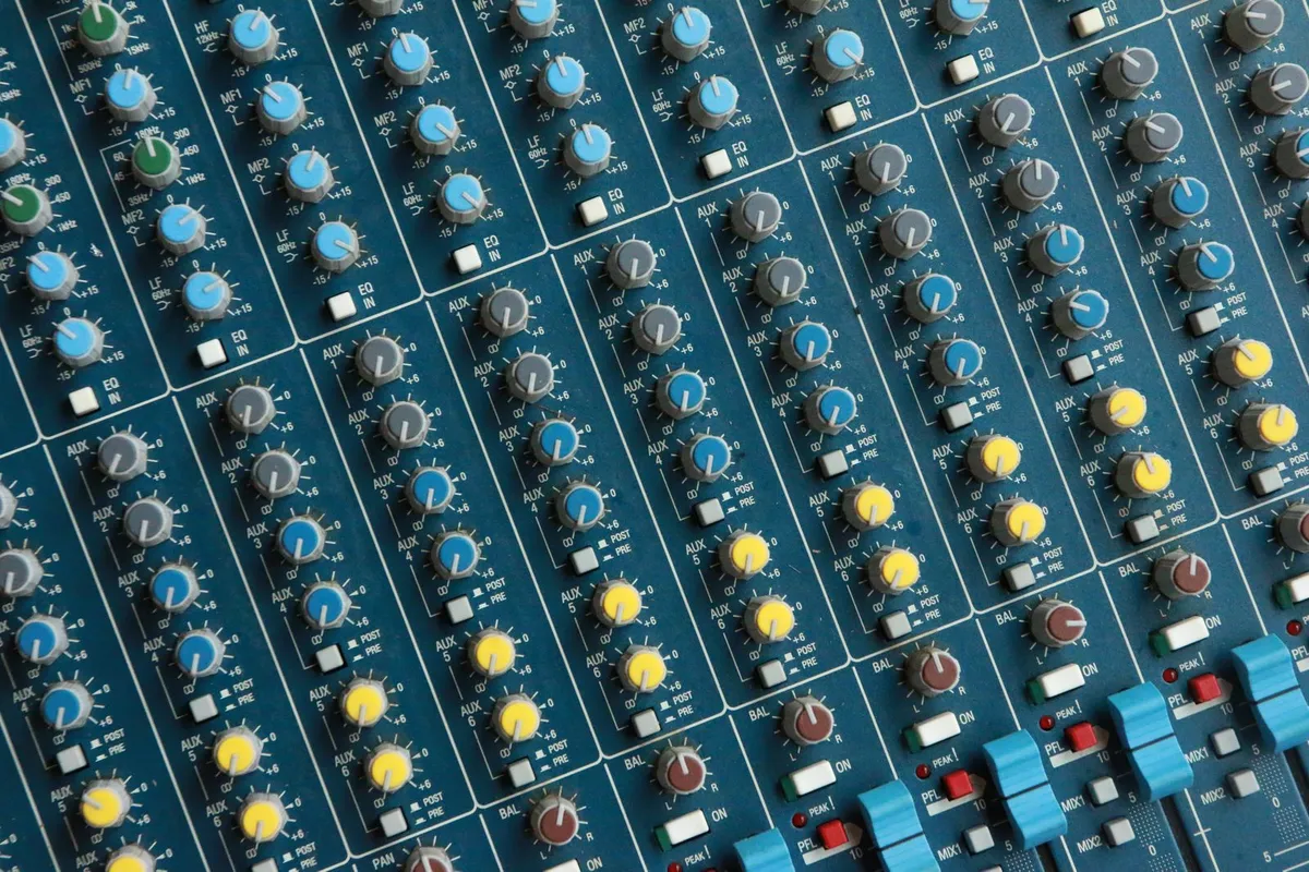 Allen & Heath MixWizard WZ 20S Dual Stereo Mixer 1999 - 2004