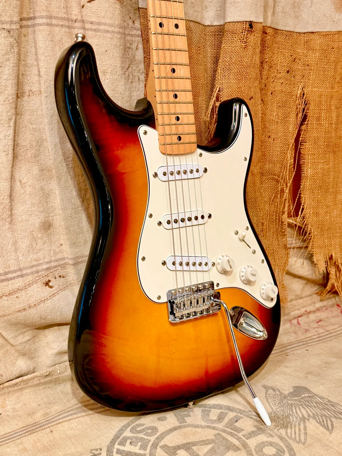 2001 Fender Standard Stratocaster MIM Sunburst - Gbase
