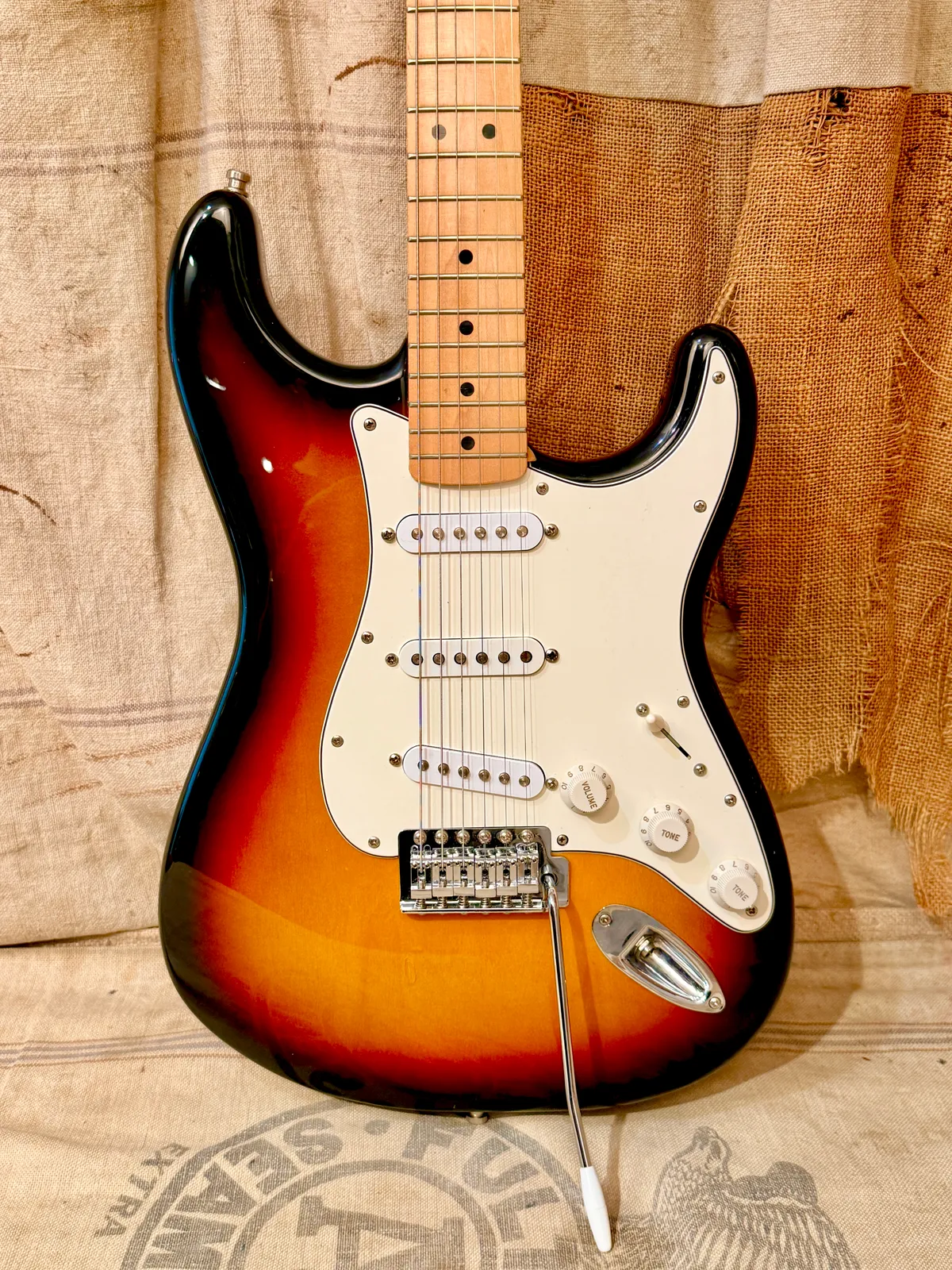 2001 Fender Standard Stratocaster MIM Sunburst - Gbase
