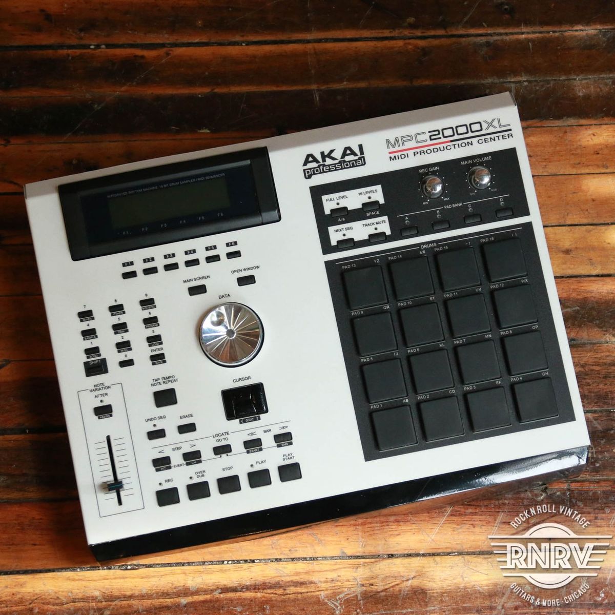 Akai MPC2000XL MIDI Production Center 2000 - 2005 - White