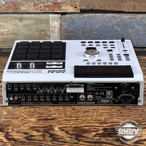 Akai MPC2000XL MIDI Production Center 2000 - 2005 - White