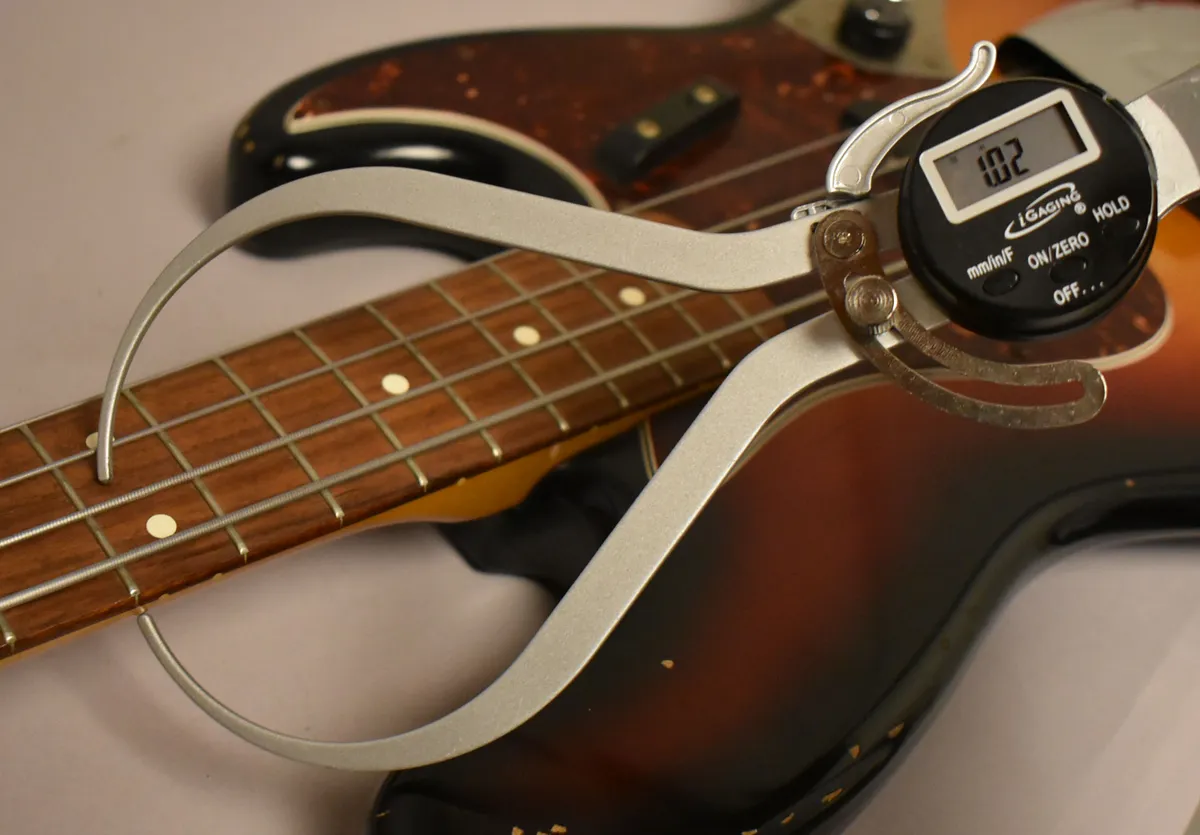 2009 Fender Road Worn '60s Jazz Bass Sunburst - Gbase