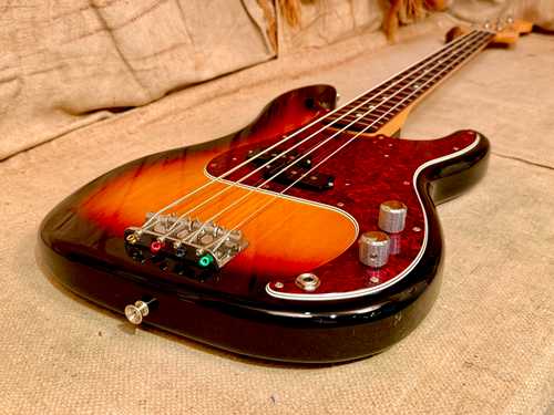 2023 Fender Traditional 60's Precision Bass Sunburst - Gbase