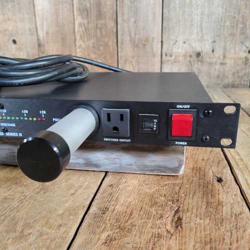 FURMAN PL-PLUSJ SERIES II 電源ユニット Furman PL-PLUS Series II AC Power Conditioner and Surge Suppressor