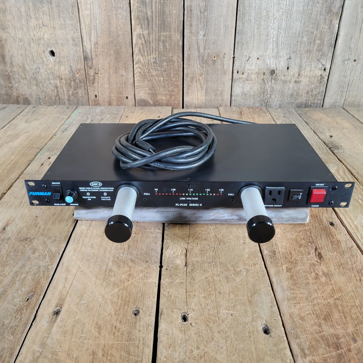 Furman PL-PLUS Series II AC Power Conditioner and Surge Suppressor