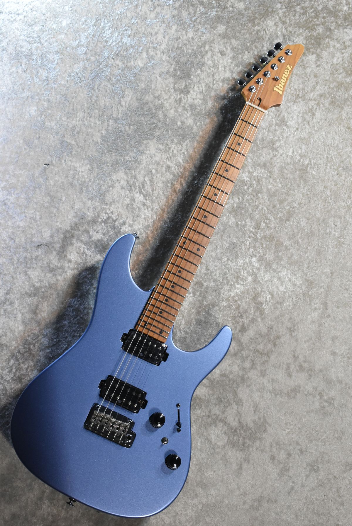 【美品】Ibanez AZ2402 Ice Blue llic＋α Ibanez Prestige AZ2402 - Ice Blue Metallic | Sweetwater