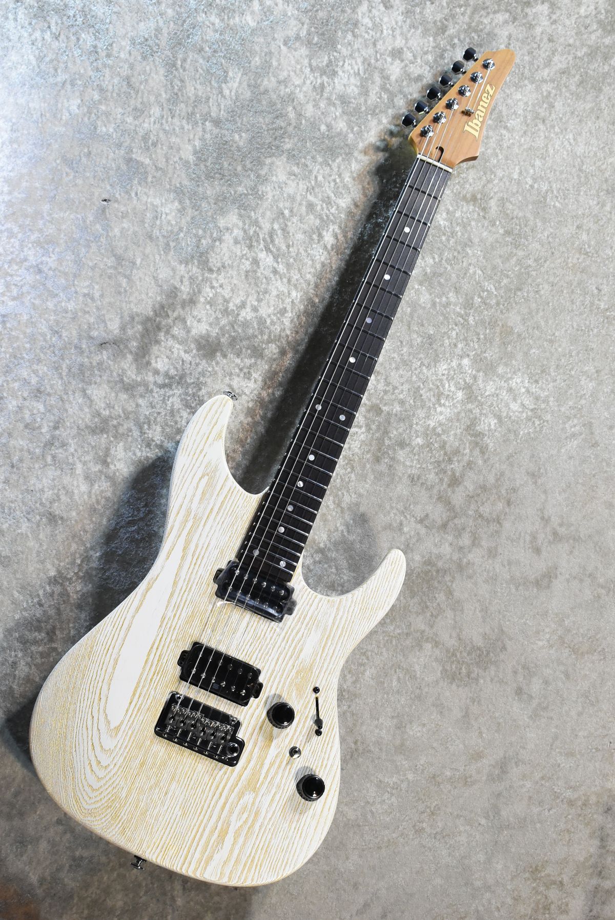 Ibanez AZ2402AR CWB Prestige Coarse Grain White Flat 3.48kg
