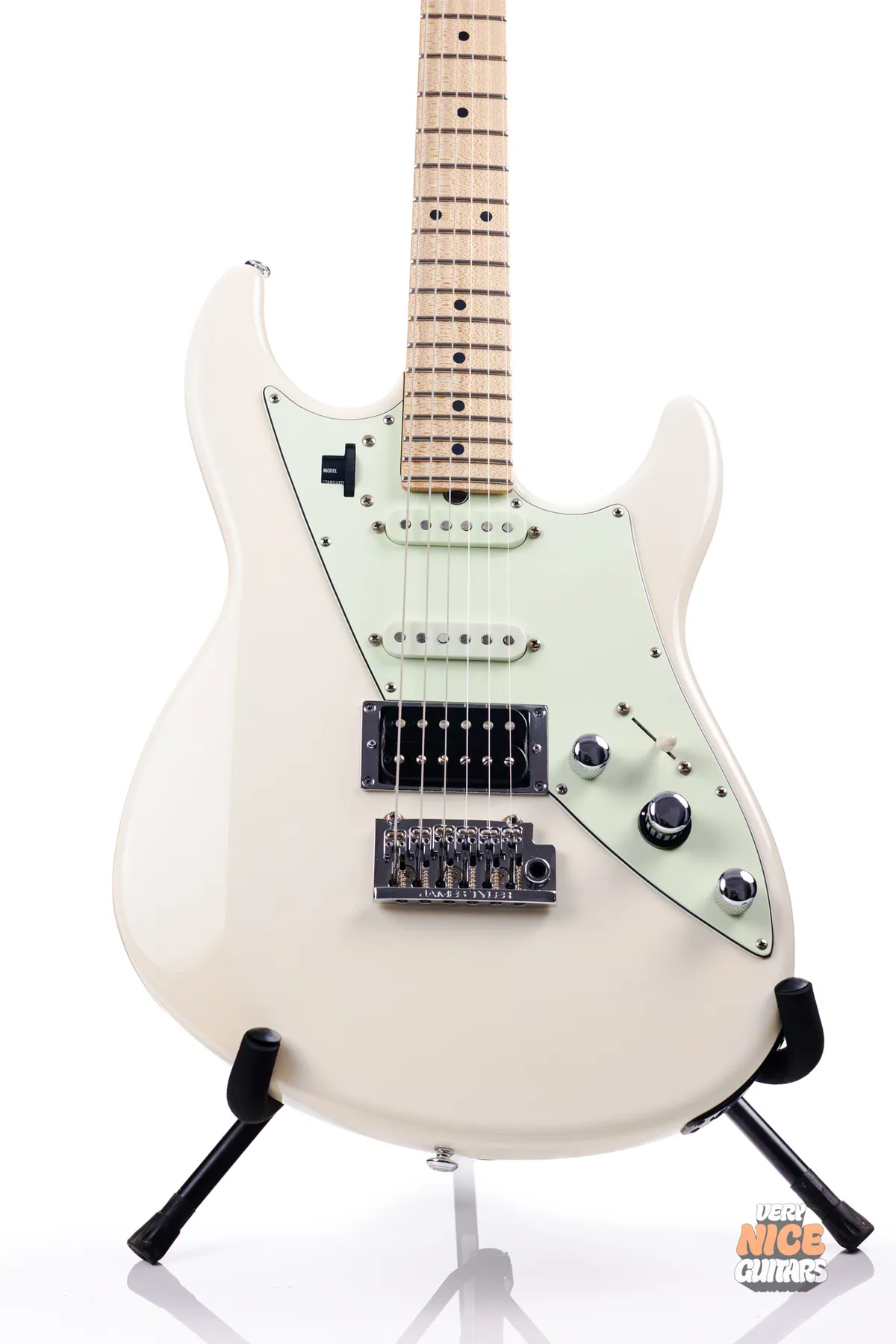 Line6 Variax James Tyler ホワイト ケース付 James Tyler Variax JTV69 USA - Gbase
