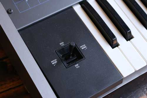 Korg Poly 61 1980s > Keyboards | Rock n Roll Vintage Guitars
