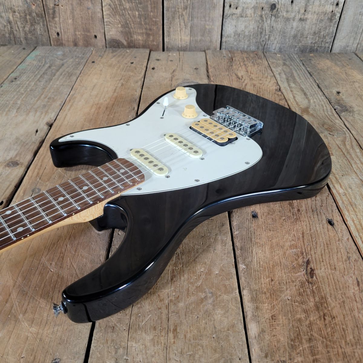 Peavey Raptor Plus HSS w/ Gig Bag Black - Gbase