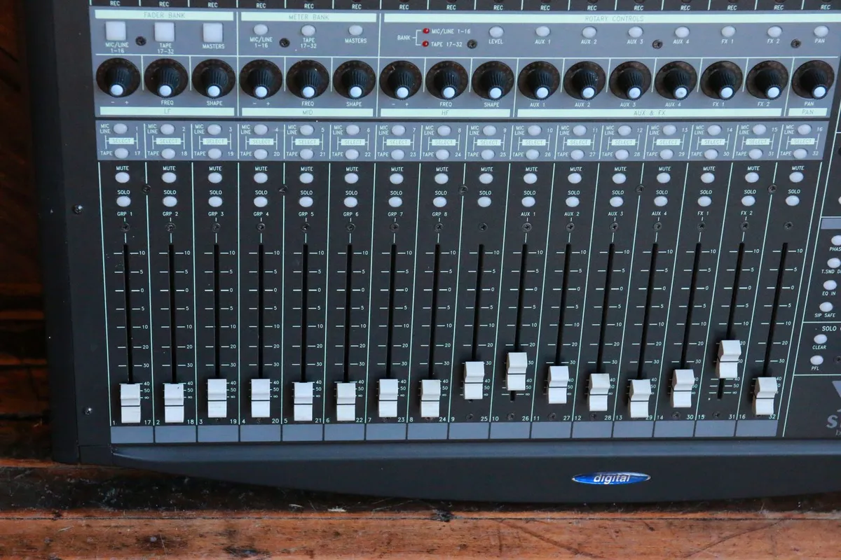 Soundcraft Spirit 328 8-Bus Digital Mixer - Gbase